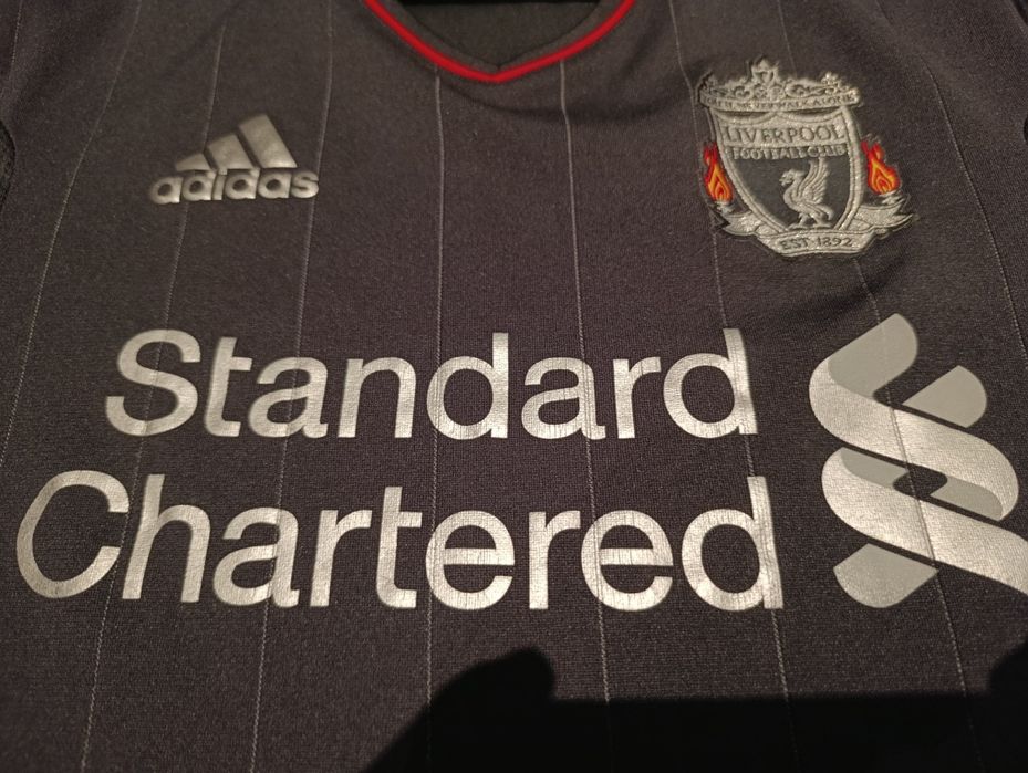 Używana wyjazdowa koszulka Liverpoolu sezon 11/12