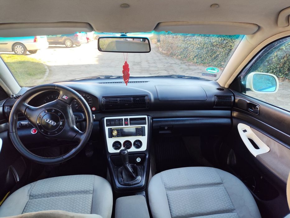 Audi a4 B5 1.6 benzyna z kamerą cofaniaa