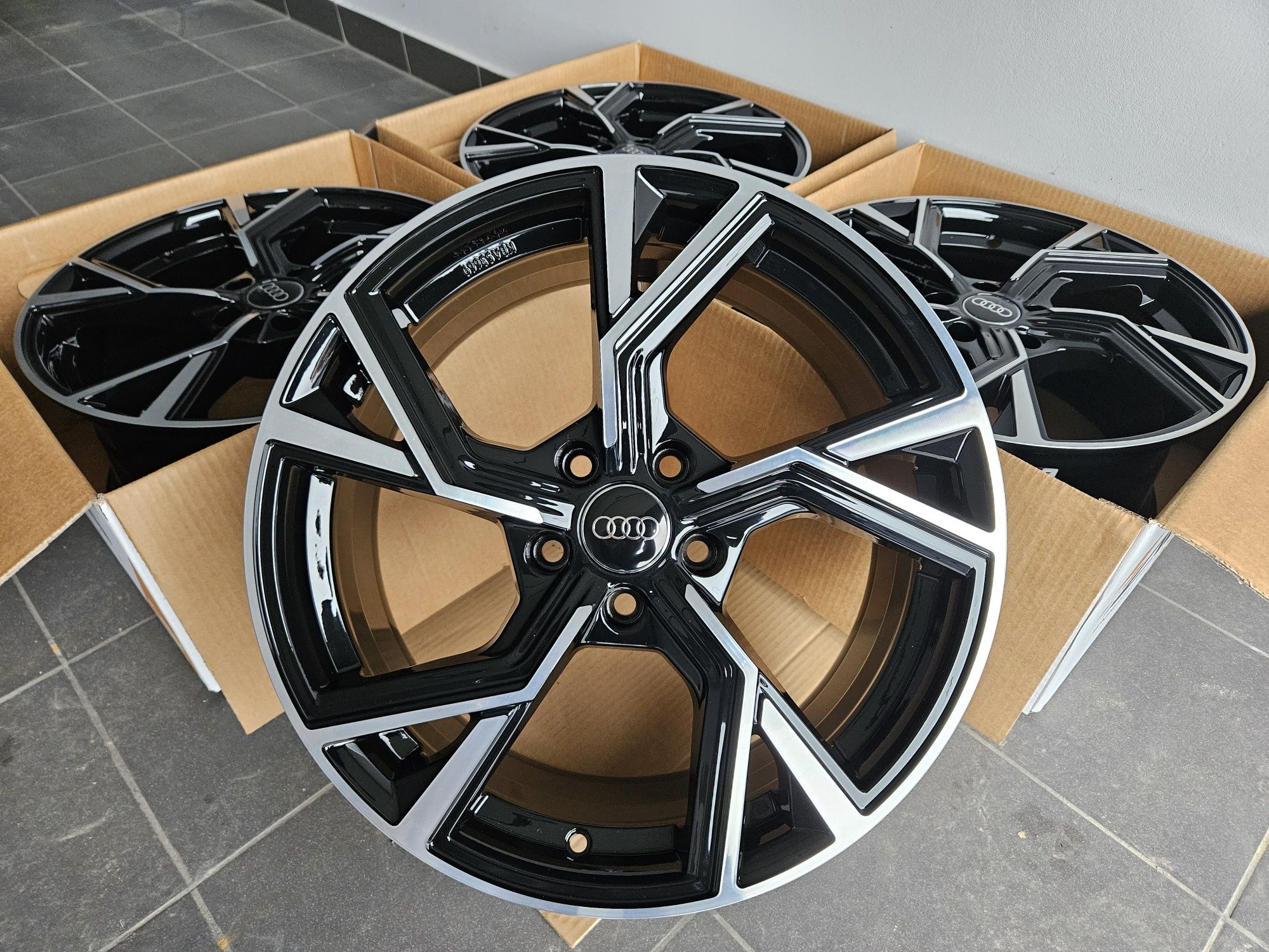Audi 18  Nowe 5x112 A4 B6 B7 B8 B9 A5 B10 A6 C6 C7 Q3 Q5 Felgi Czarne