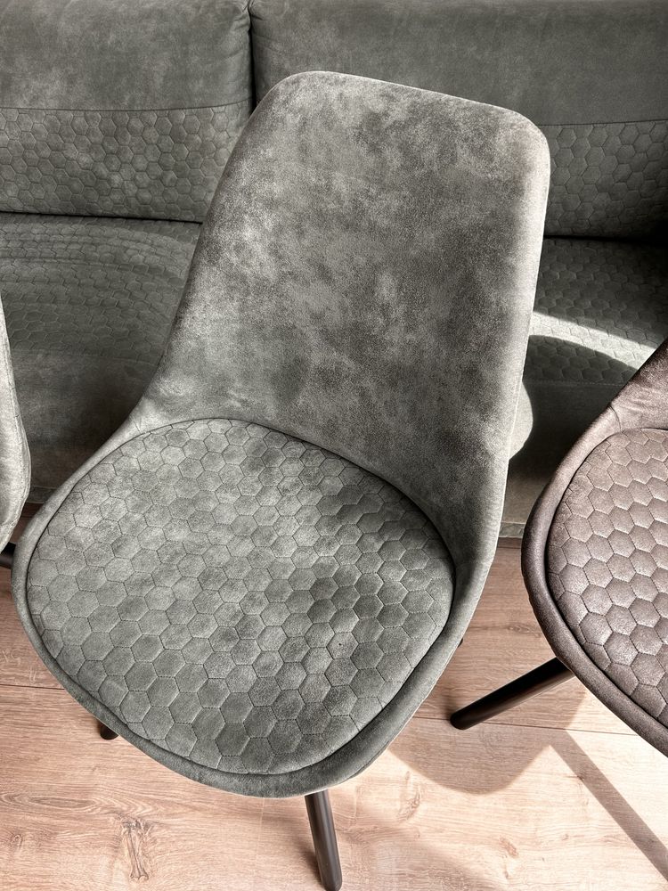 Sofa trzyosobowa wraz z krzeslami