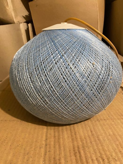 Лампа цветная из ниток