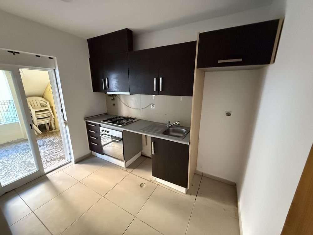 Apartamento t2 com quintal no centro de corroios
