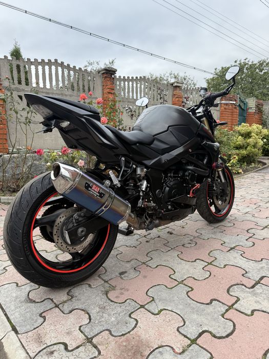 Suzuki GSR750 yoshimura