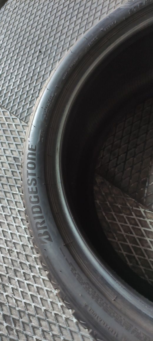 Pneus 275/35/21  Bridgestone semi novos