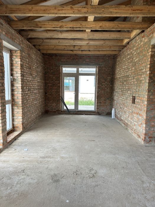 Продам сучасний будинок з гаражем на 6 сотках