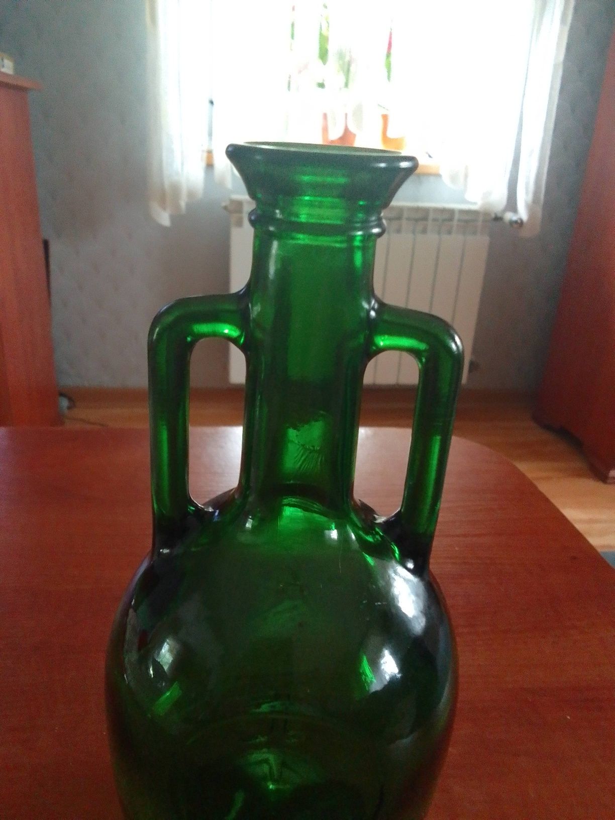 Zielona butelka z uszami
