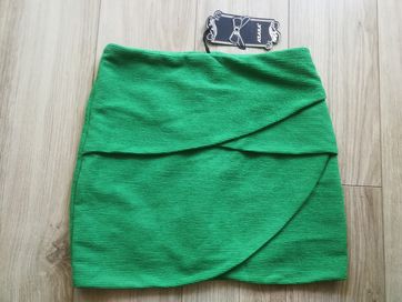 Drapowana zielona spódnica mini