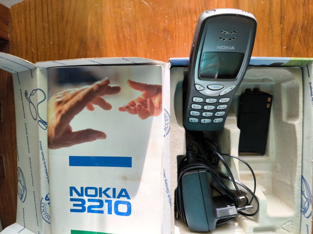 Nokia 3210 e 6210 em caixa original.