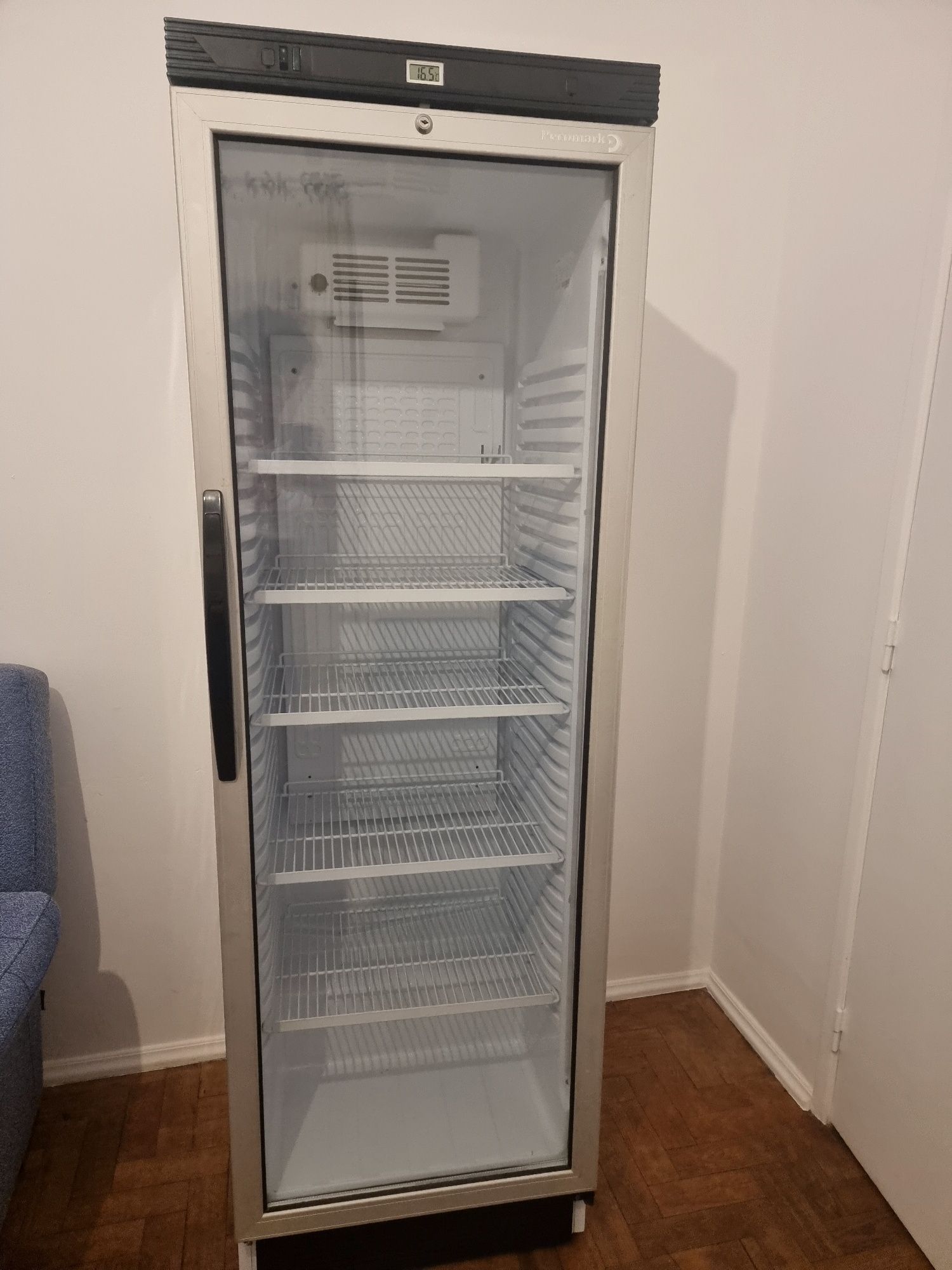 Frigorífico com porta de vidro