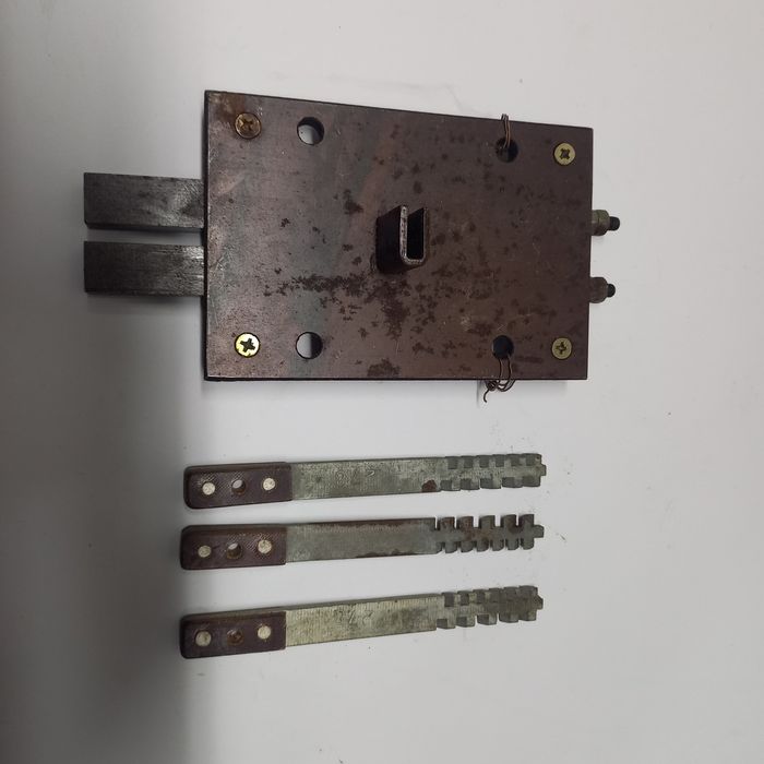 Замок гаражний накладний