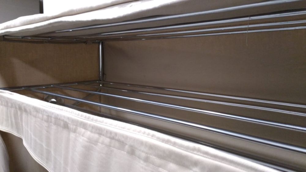 Charriott para roupa