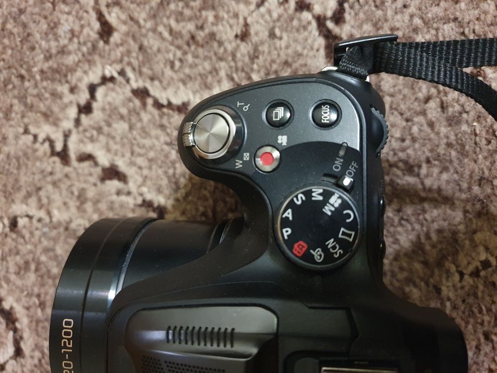Новий фотоапарат Panasonic DMC-FZ72 lumix