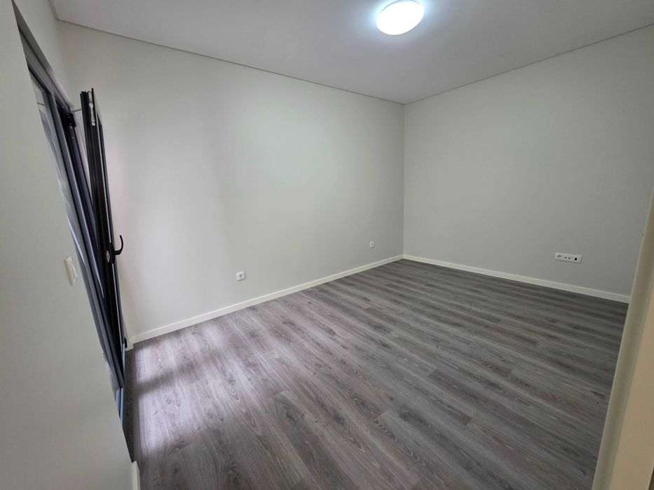 Apartamento T2 em Sesimbra vista de mar primeira linha .