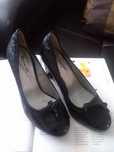 Sapatos pretos Tam. 38 novos