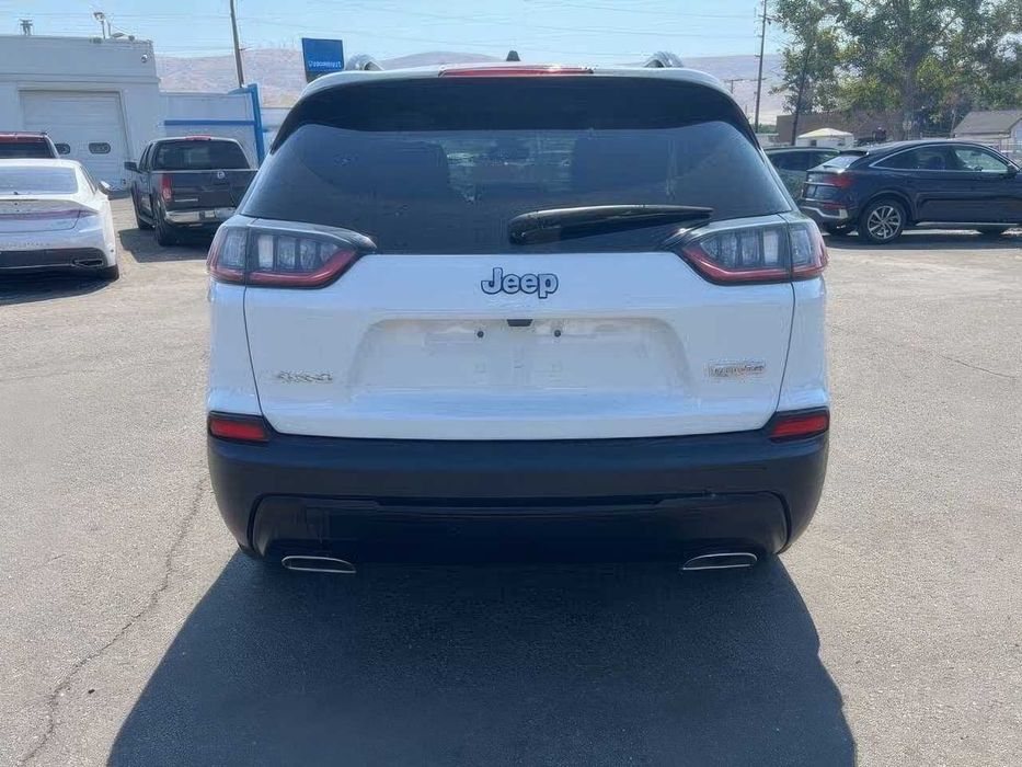Jeep Cherokee Latitude Lux      2022