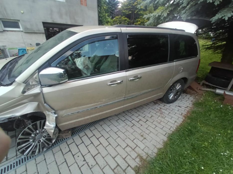 Chrysler Town & Country Chrysler Town & Country uszkodzony