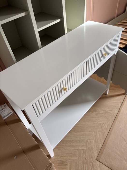 Biala ryflowana konsola - rezerwacja do 17.12