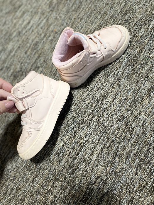 Продам кросівки