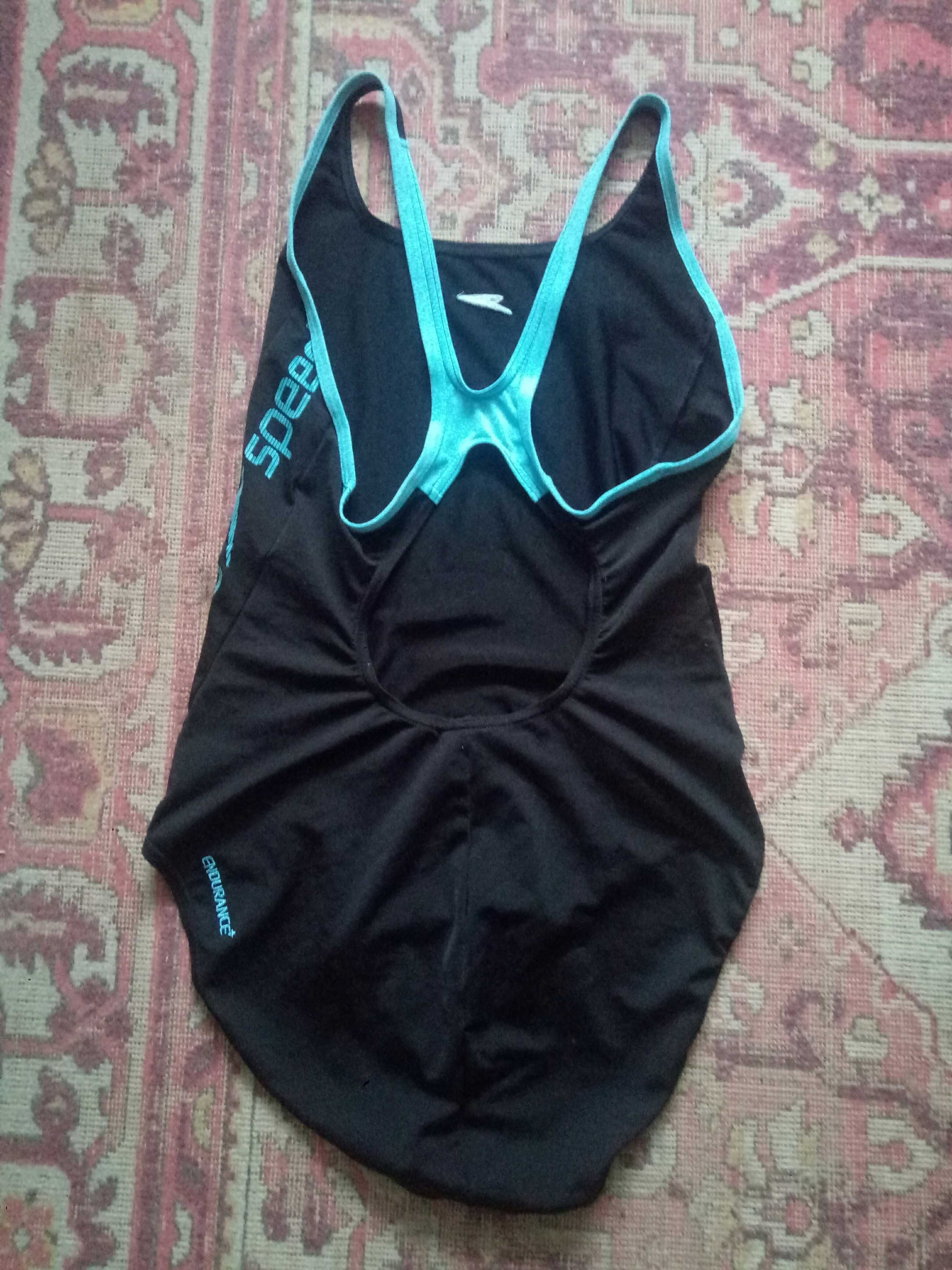 продам купальник Speedo для бассейна.