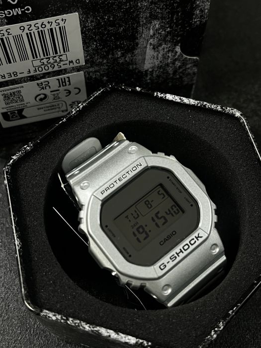 G-SHOCK DW-5600FF-8ER оригінал