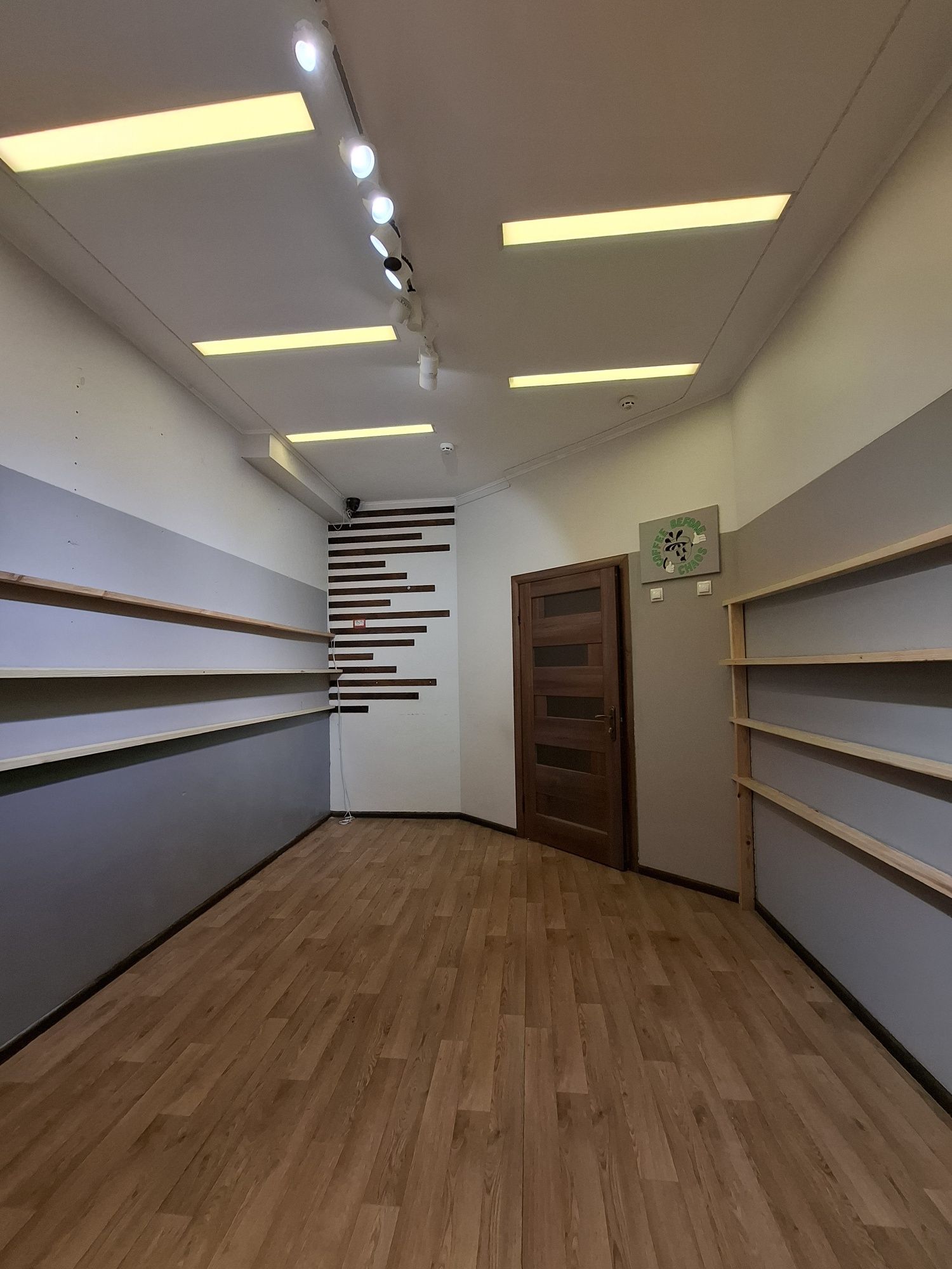 Комерційне фасадне під офіс,  торгівлю чи послуги Чайка