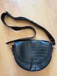 Torebka nerka crossbody print wężowy sinsay