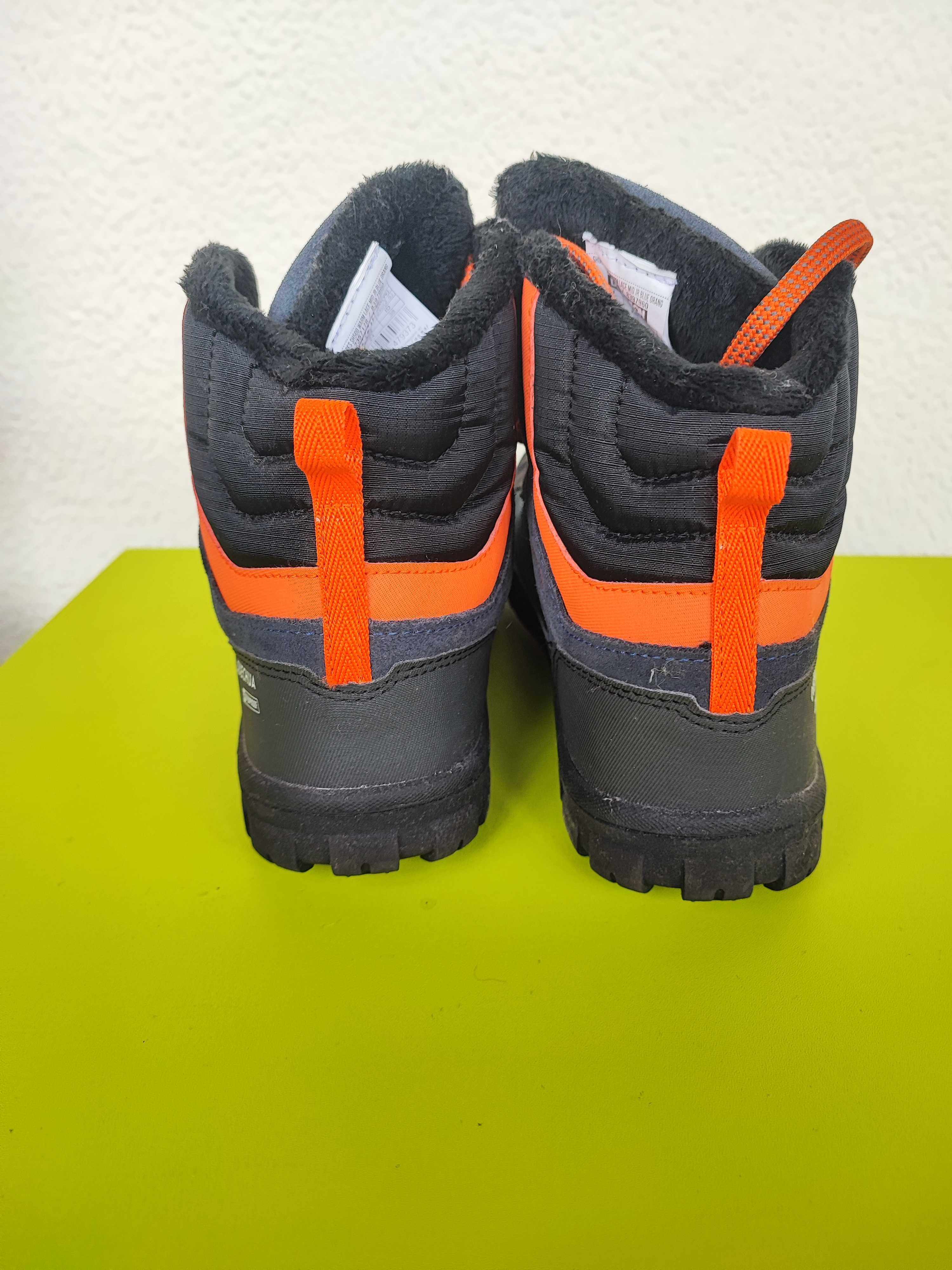 Botas Quechua waterproof 38 novas