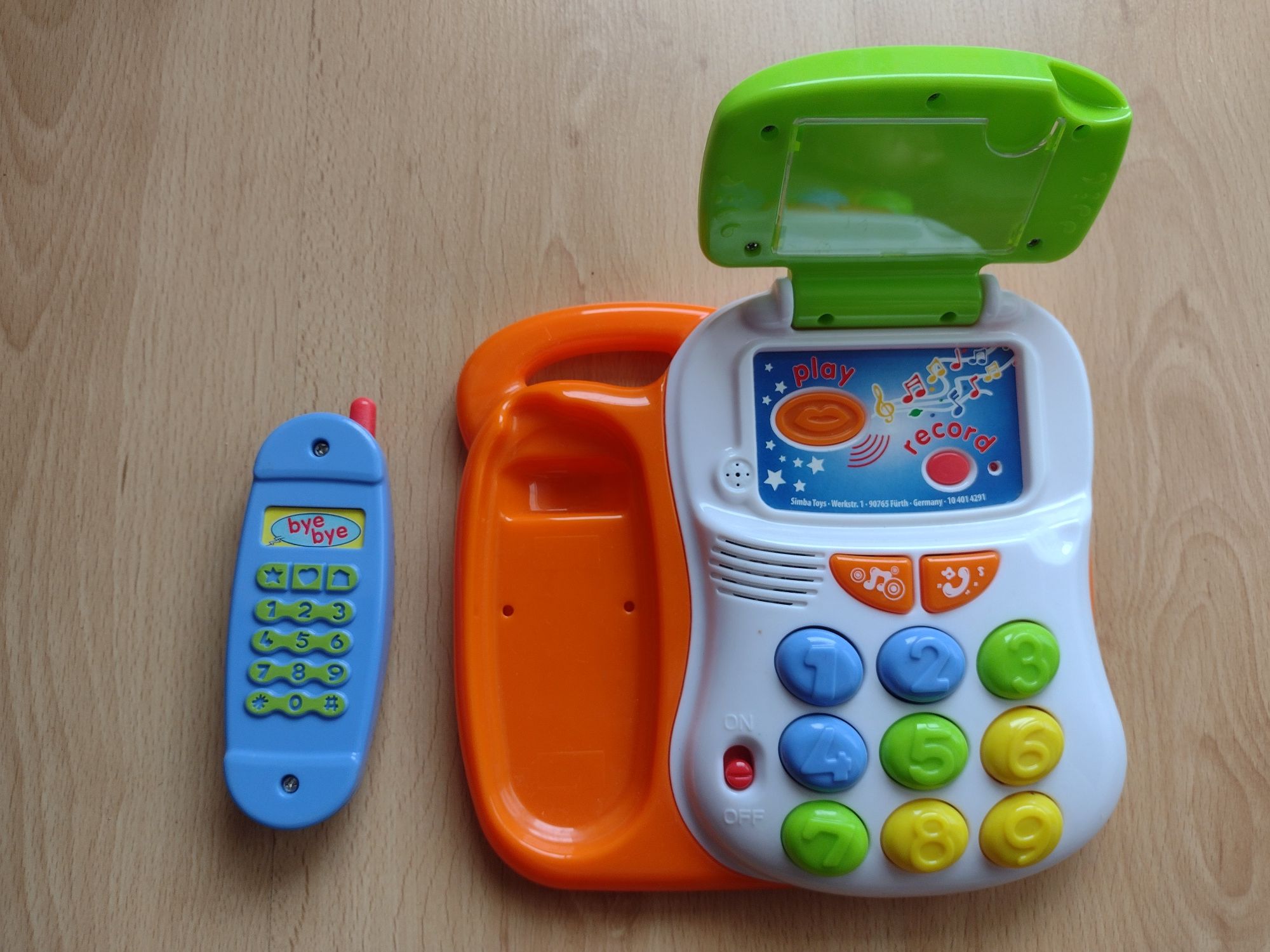 telefon zabawkowy z dzwiękiem i nagrywaniem firmy Simba