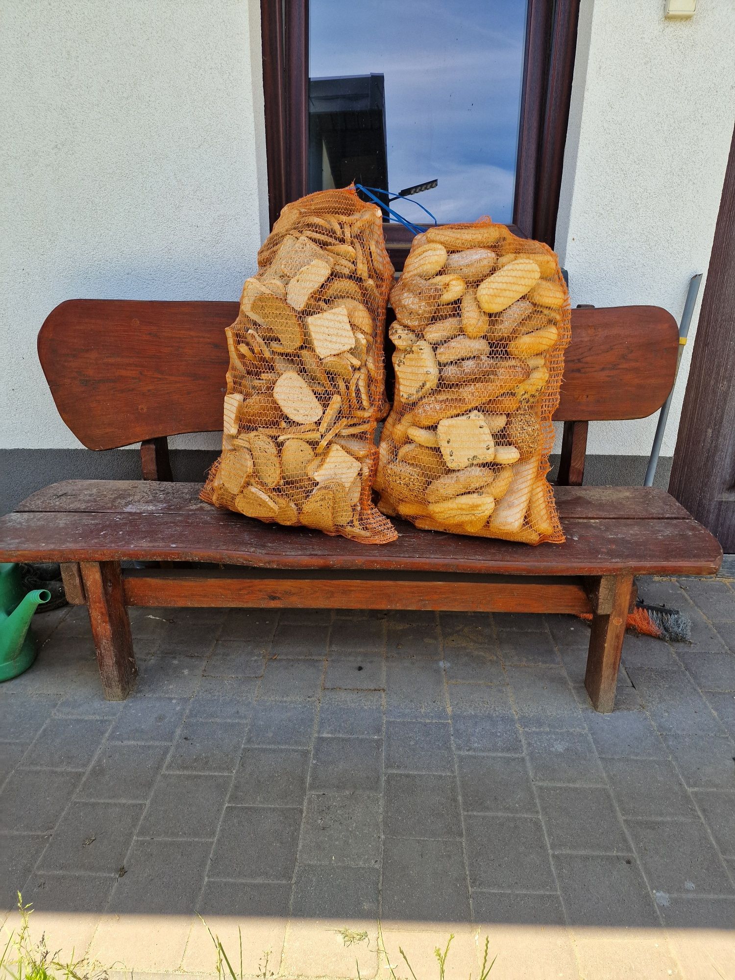 Suche pieczywo bułki i chleb w workach