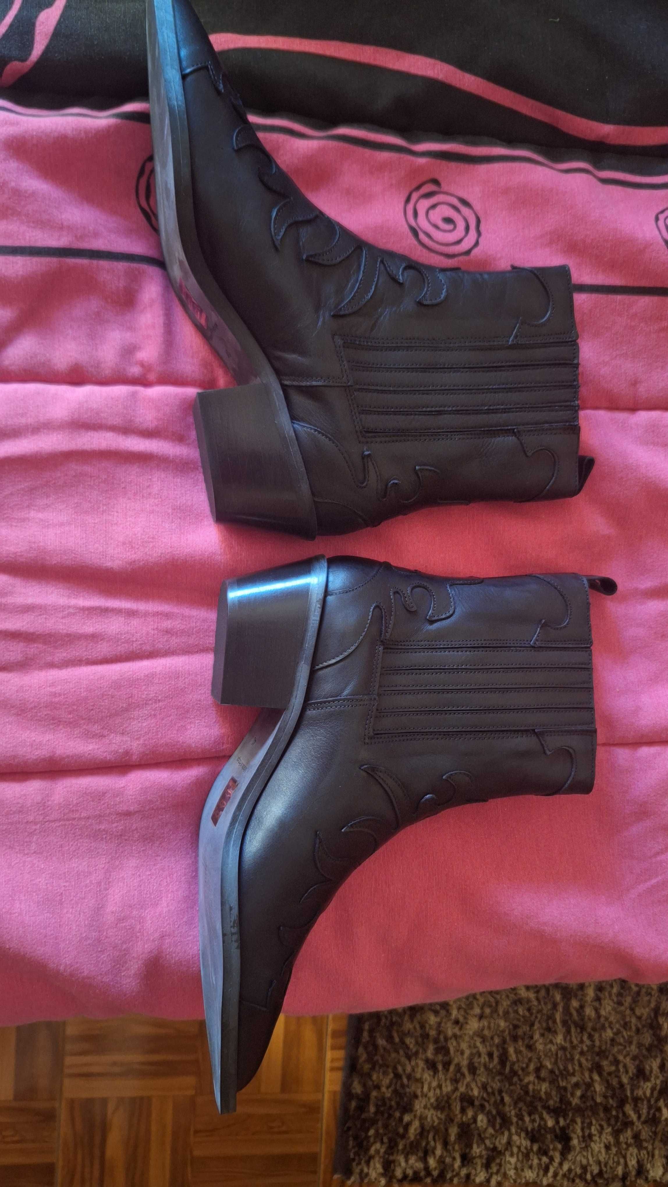 Botas Texanas em Pele Novas