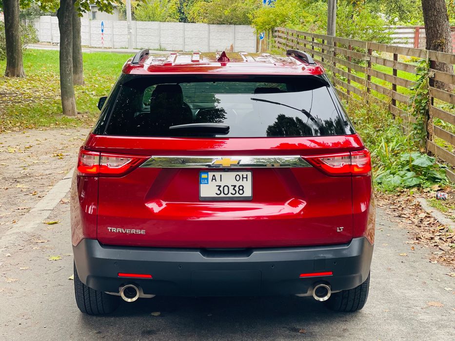 Шевроле Traverse 20 год семь мест минимальный пробег не крашеный!