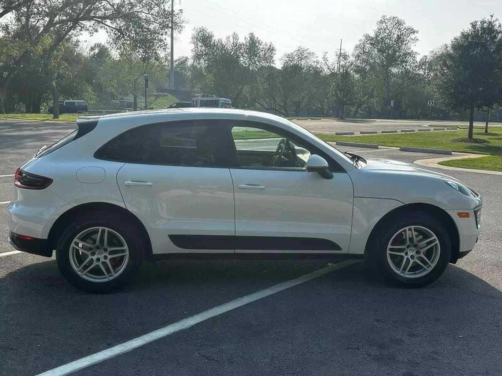 2017  Porsche   Macan