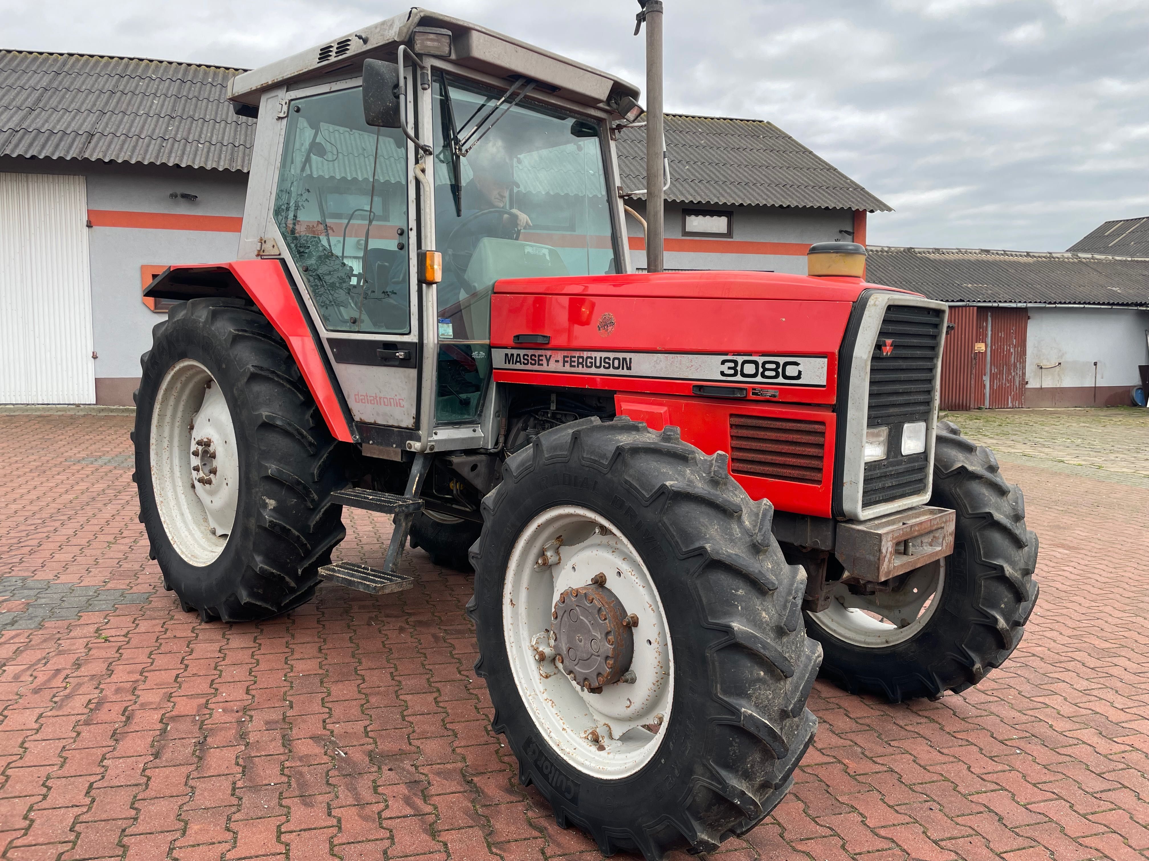 Ciągnik rolniczy Massey Ferguson 3080