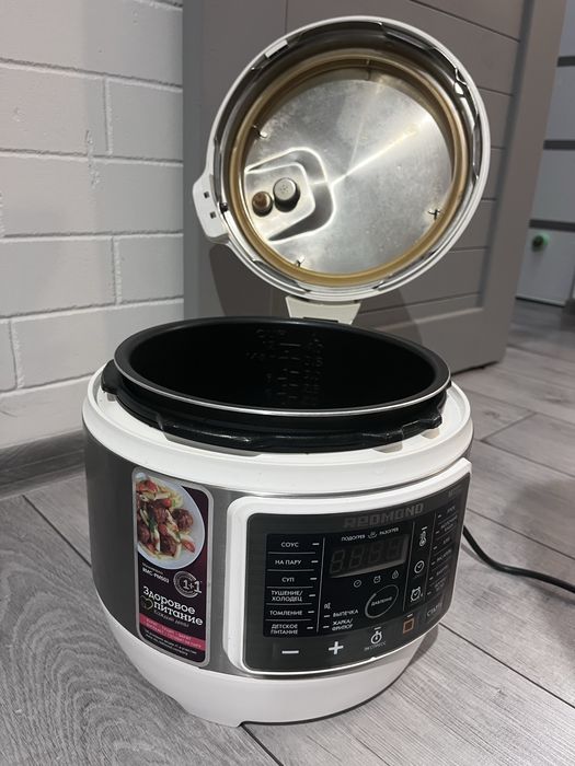 Мультиварка (скороварка): жарить, парить, варить, а коштує дешевше за