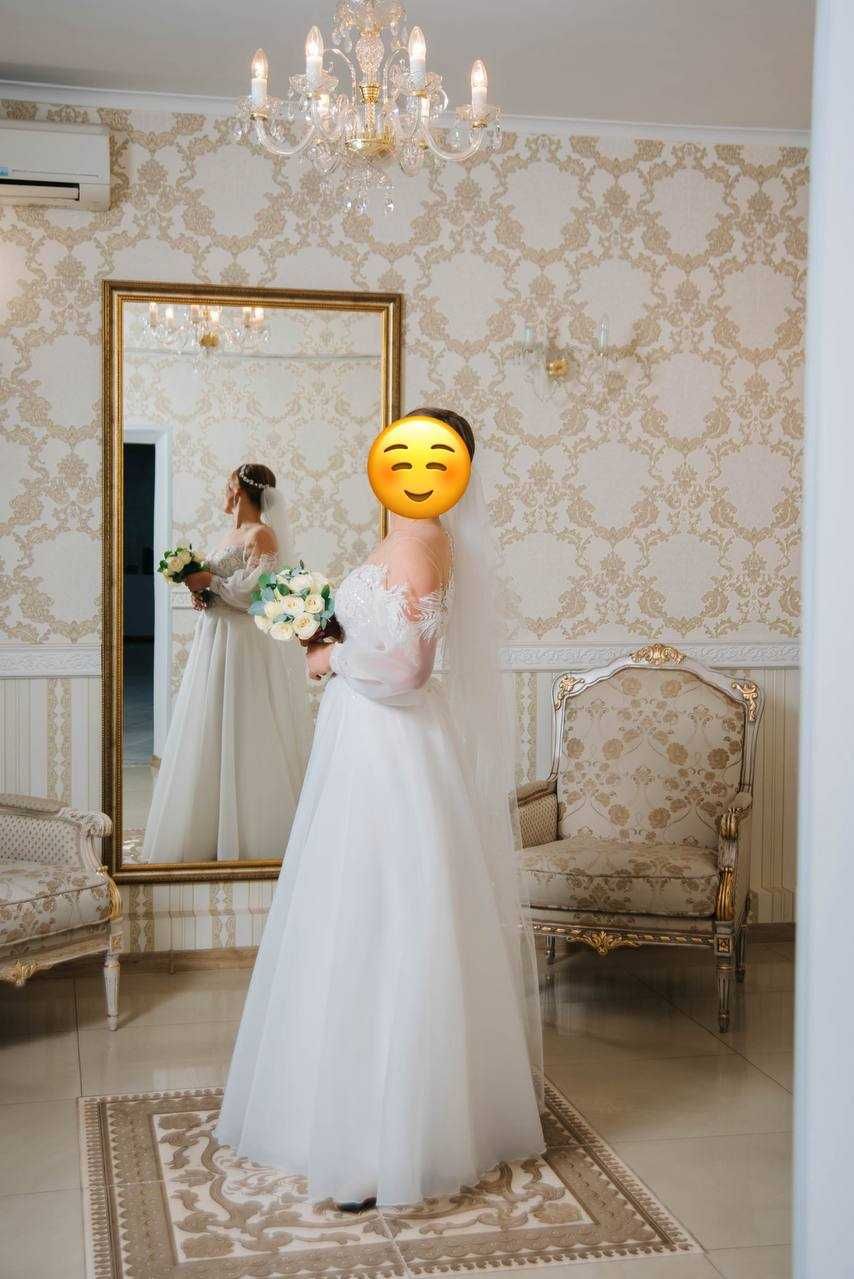 Продам гарну весільну сукню