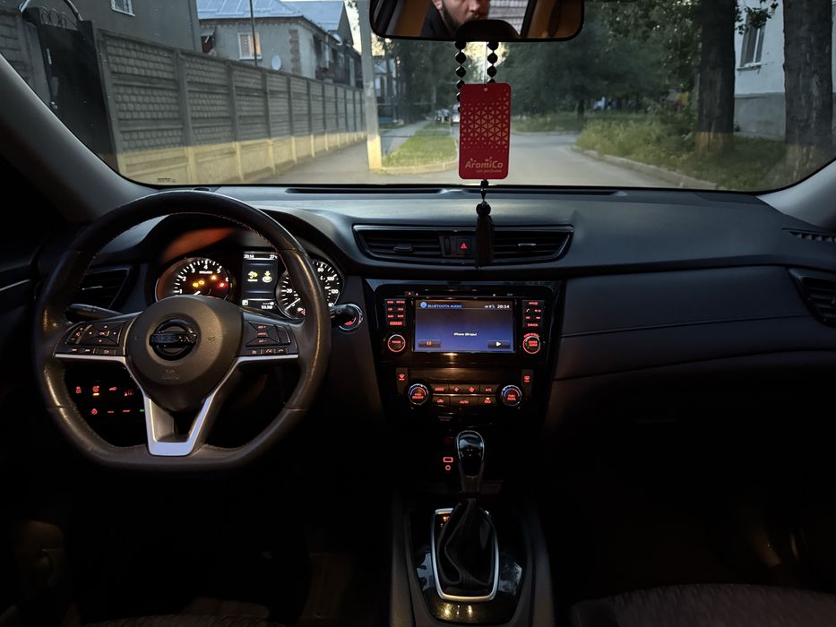 Продам автомобиль Nissan Rogue 2017 2.5 Газ