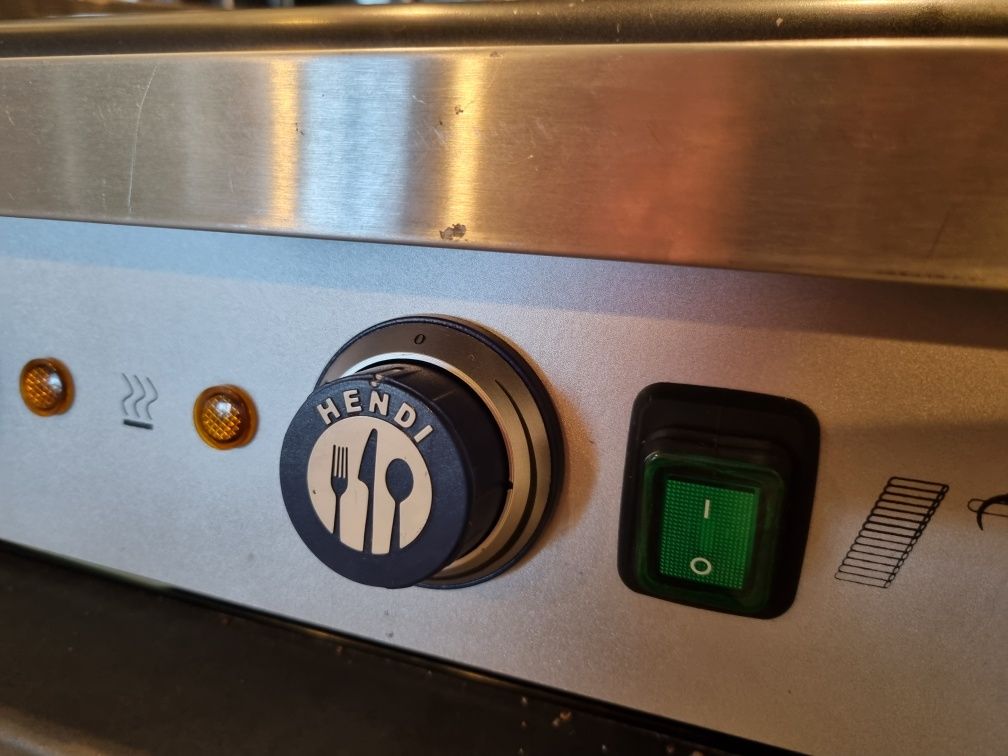 Grill rolkowy / roller do kiełbasek Hendi 1480 W