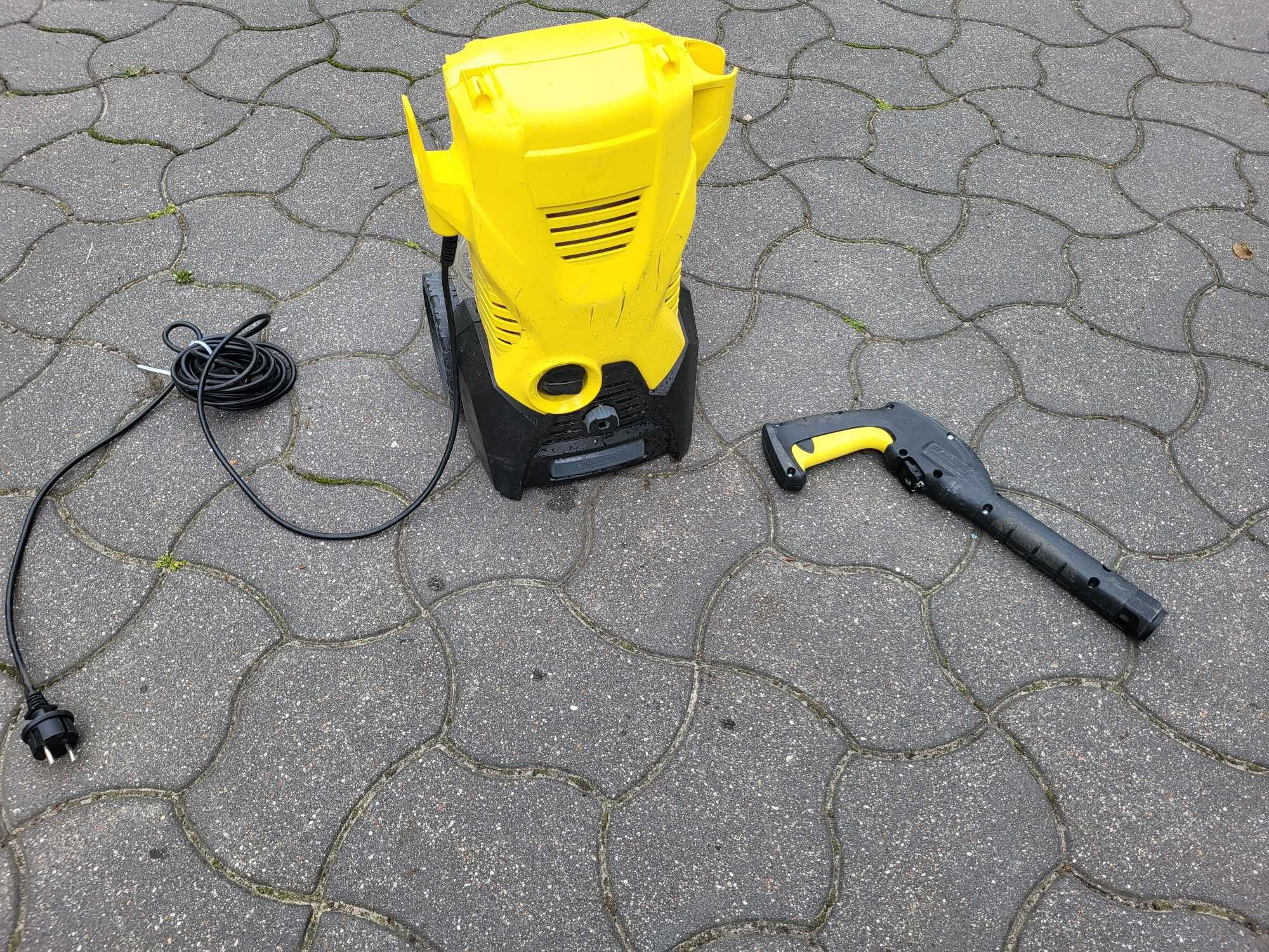 Myjka ciśnieniowa KARCHER K 3 Car Home z pojemnikiem na płyn kółka