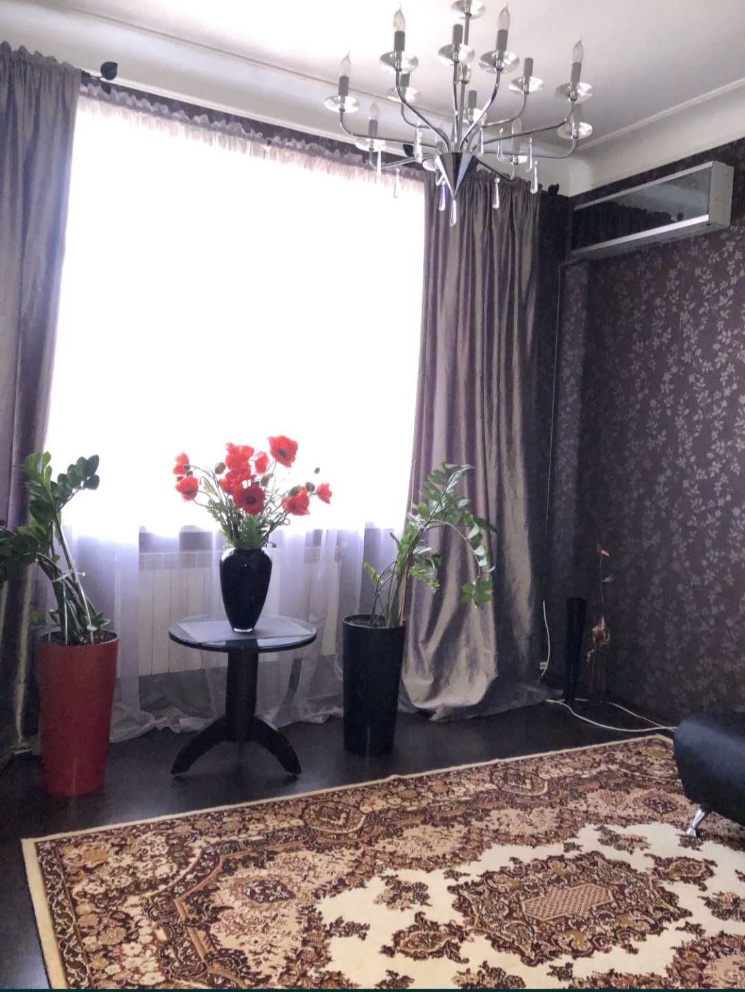 Продам 2-кімнатну сучасну квартиру в центрі Новомосковська