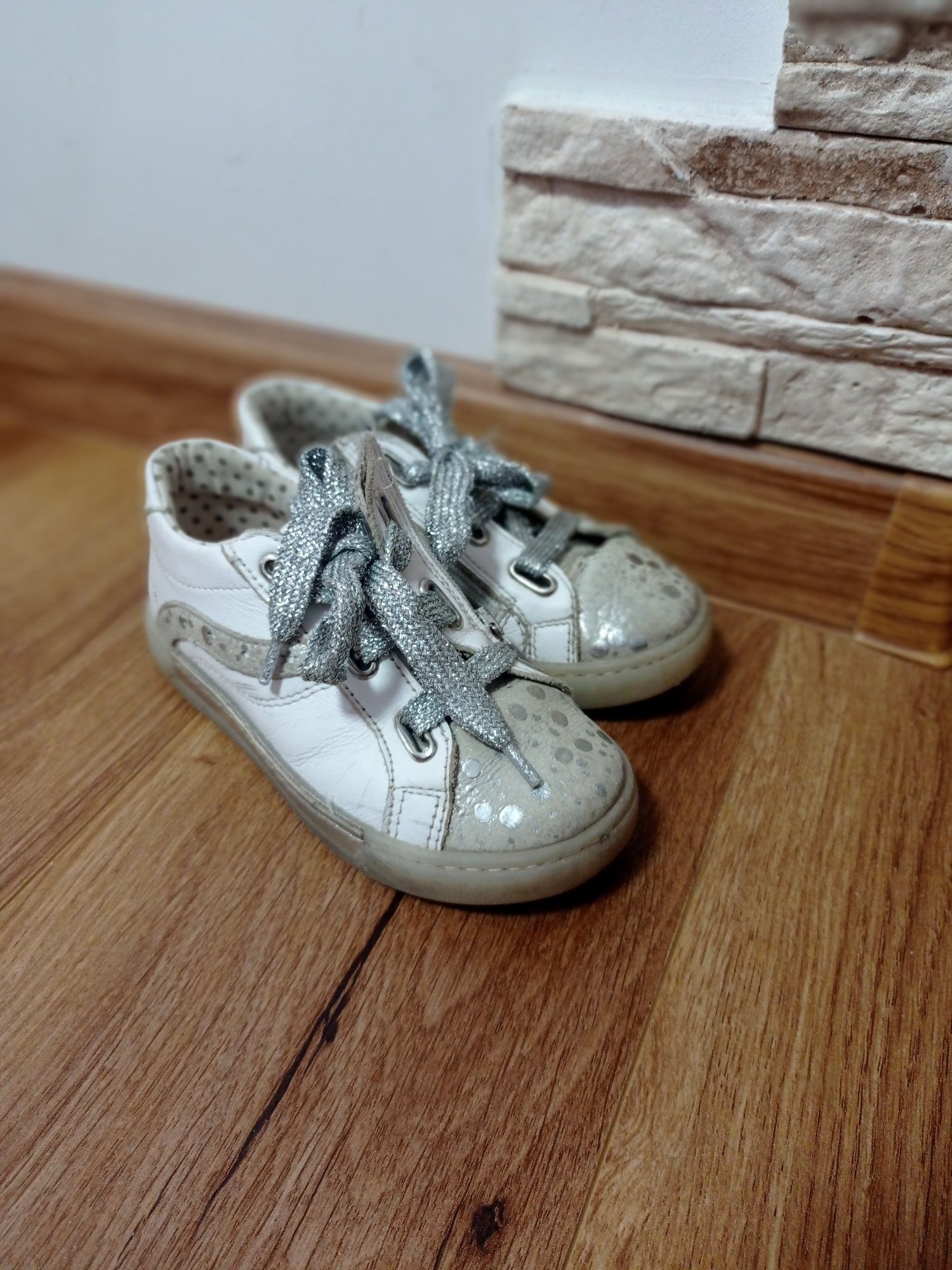 Дитячі кросівки primigi