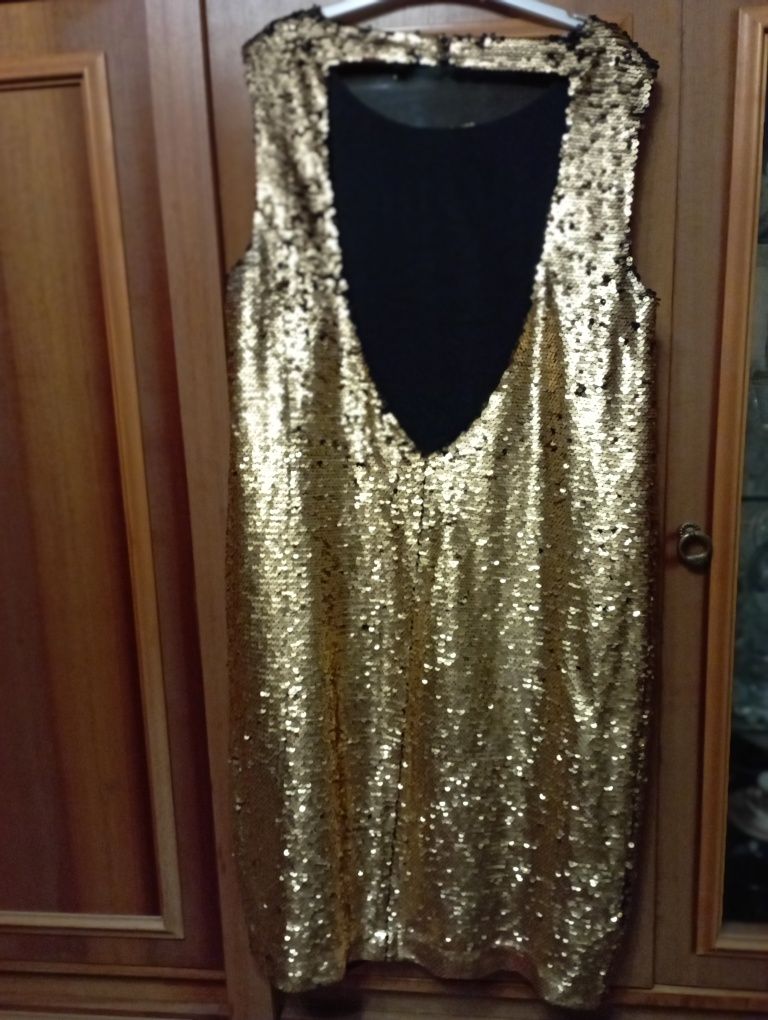 Платье Feme Stag золотого цвета в пайетках с открытой спин