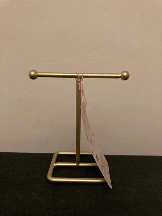 Mały stojak organizer na biżuterię