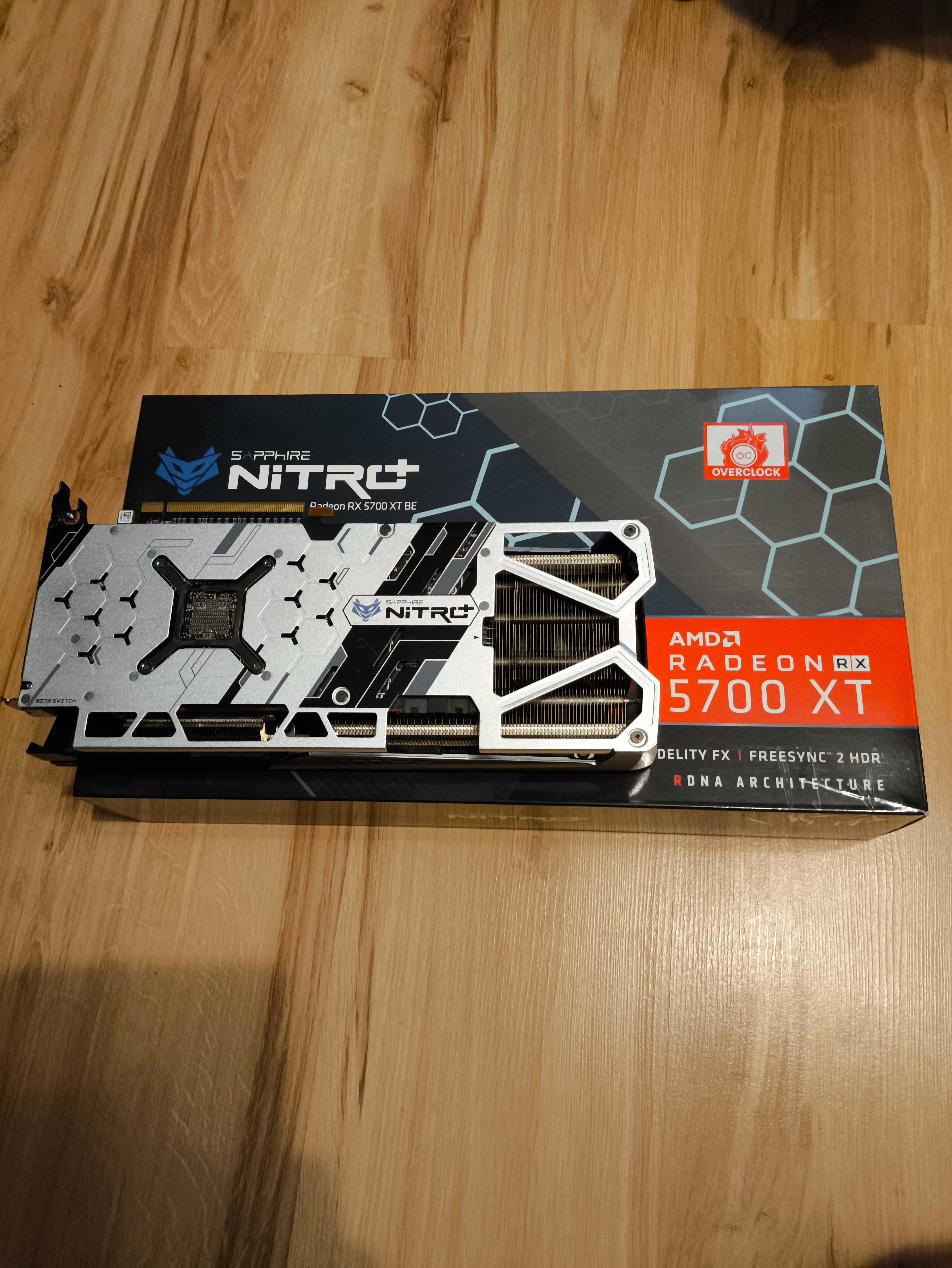 RX 5700 XT Nitro+ OC , plus podpórka Deepcool Argb