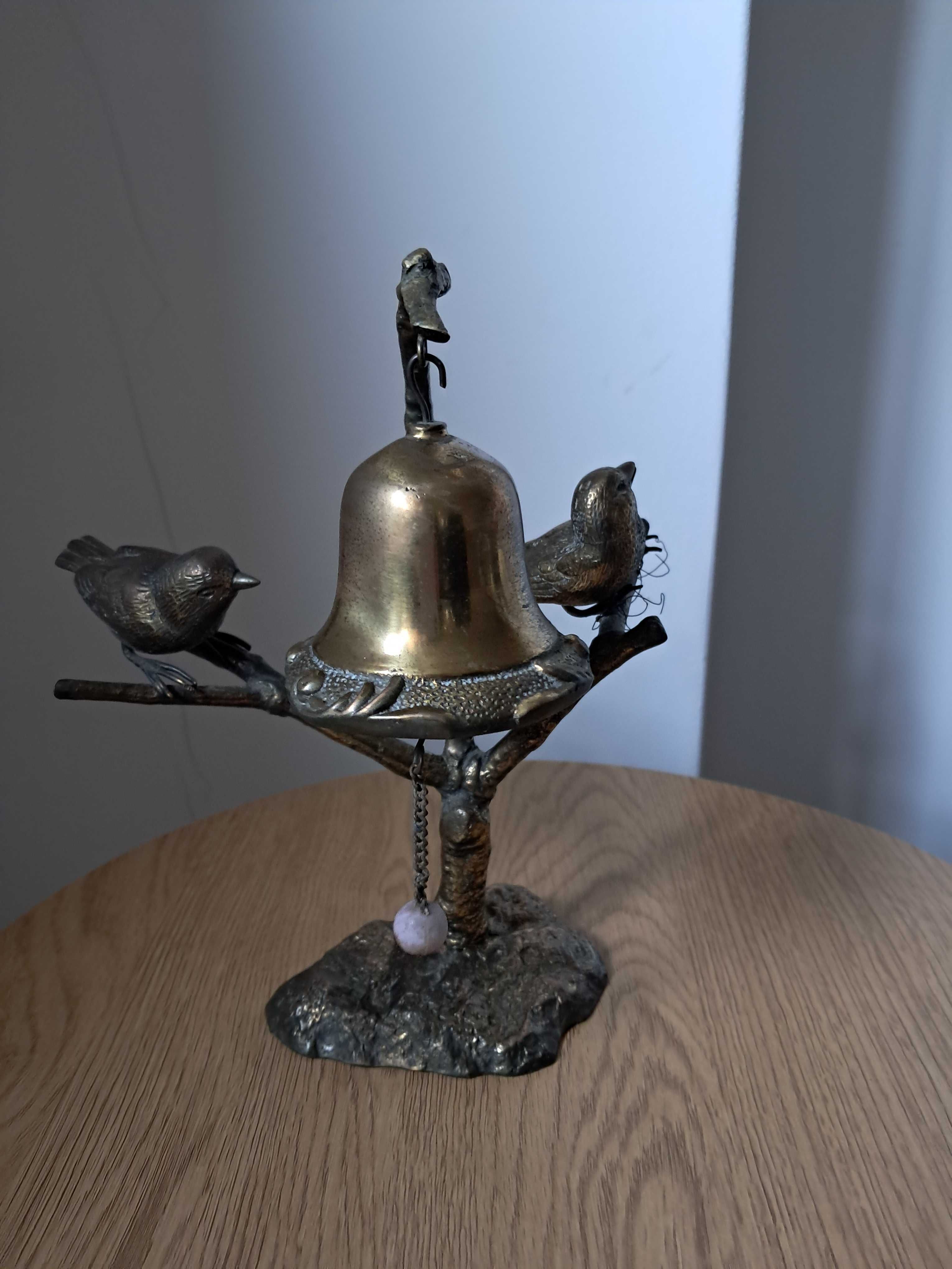 Sineta de mesa em metal