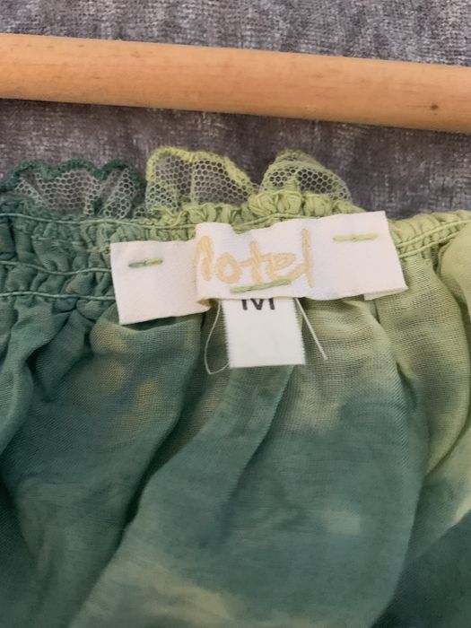 Vestido verde-azul bordado