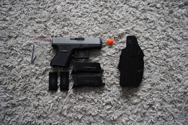 Продам іграшковий пістолет на кульках WE Glock 27 Gen4 Silver.
