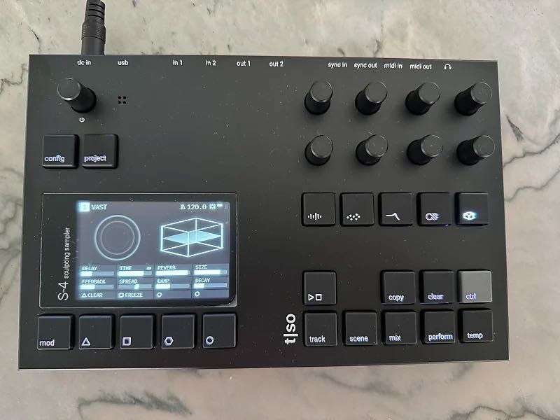 Семплер Torso Electronics S-4