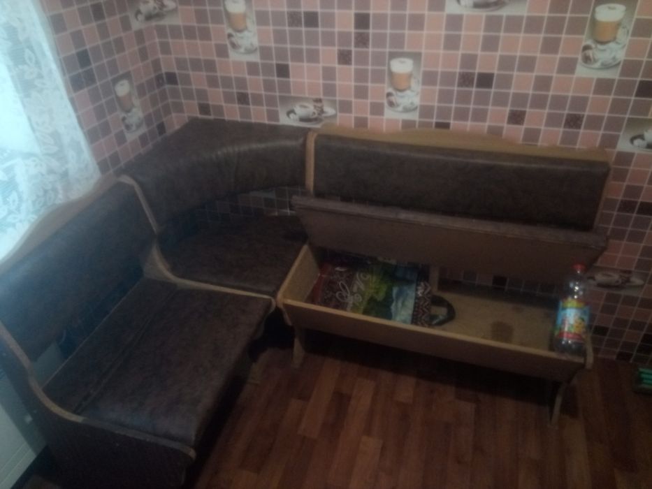 Кухонный уголок 1400х1050 .. Удобный и вместительный.