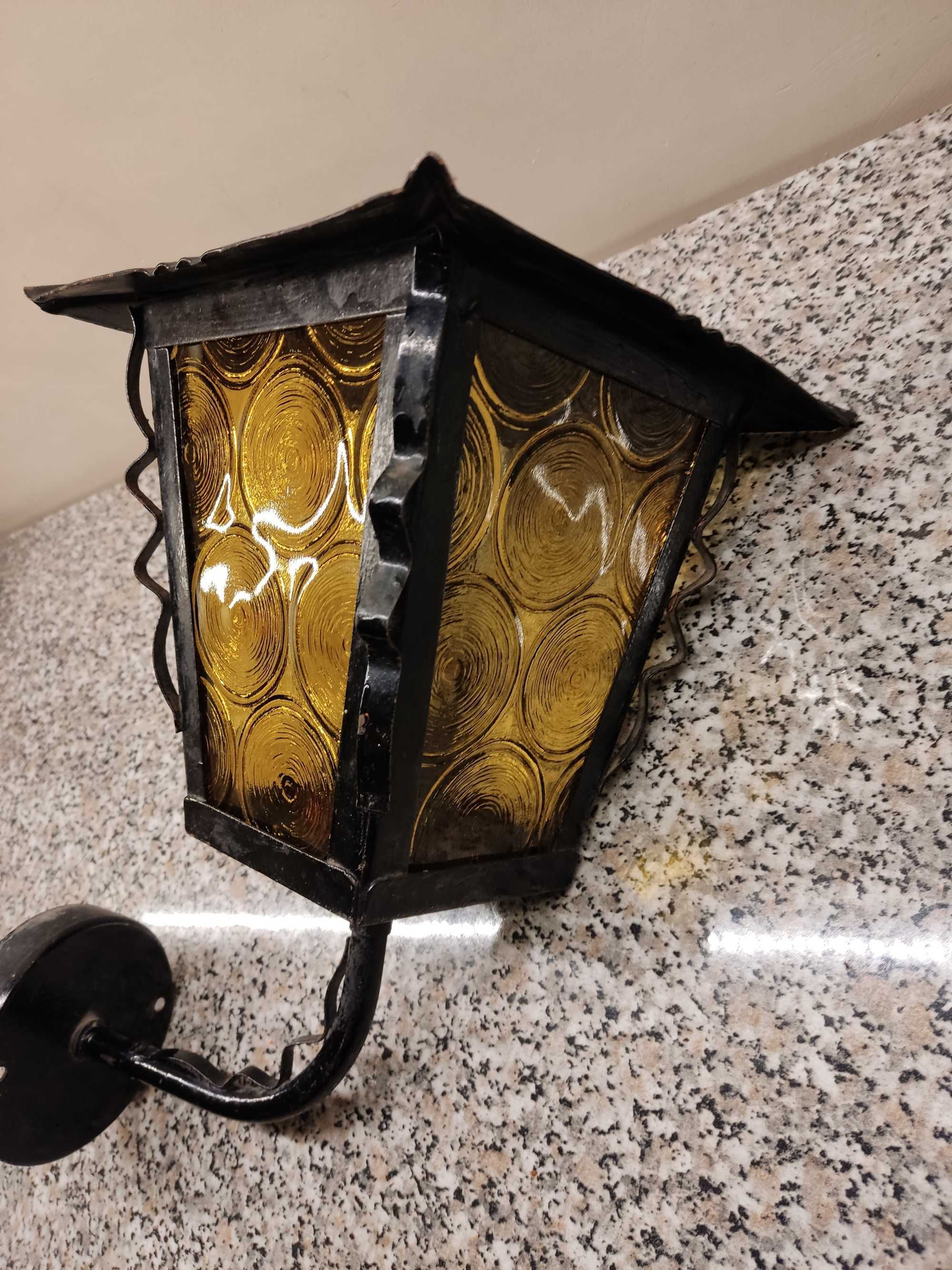 Stara retro lampa ścienna, kinkiet, na ganek, kamienice.