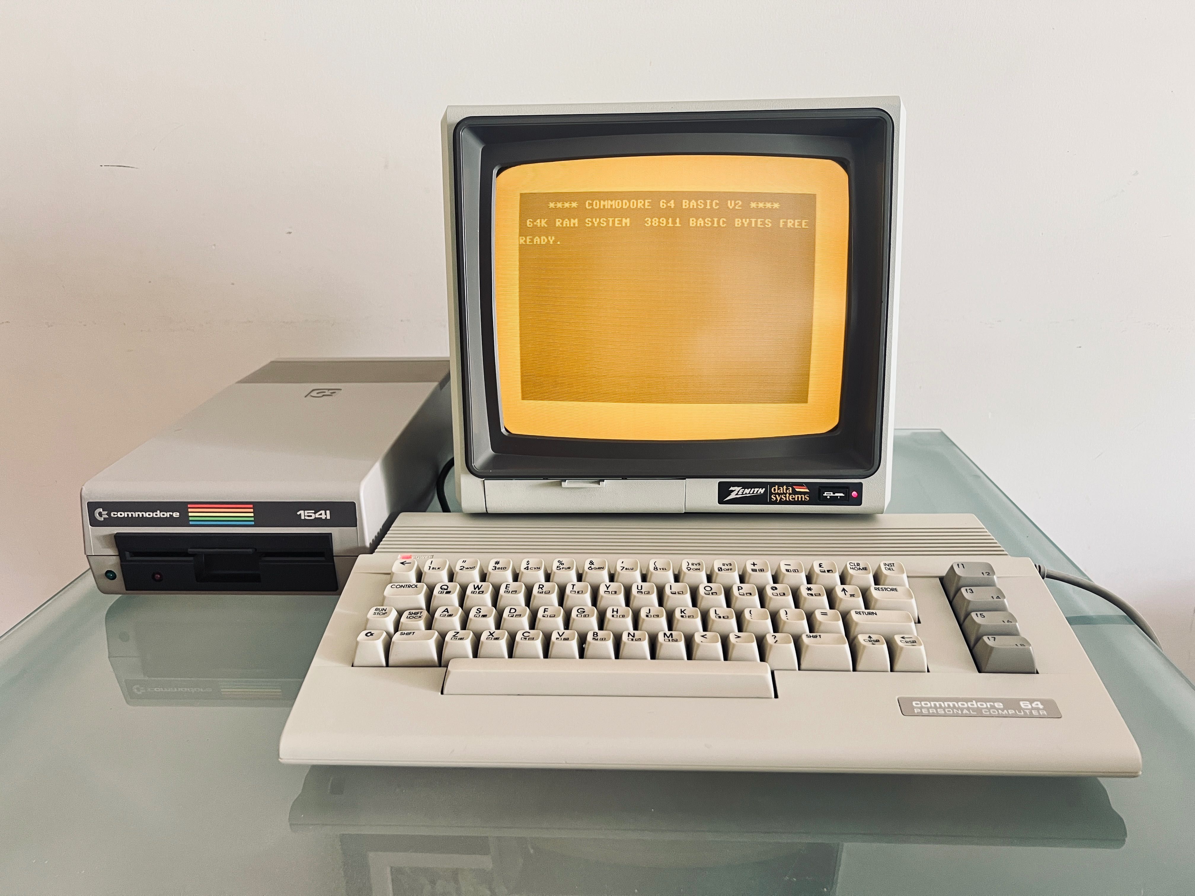 Commodore 64C - monitor / 100% original